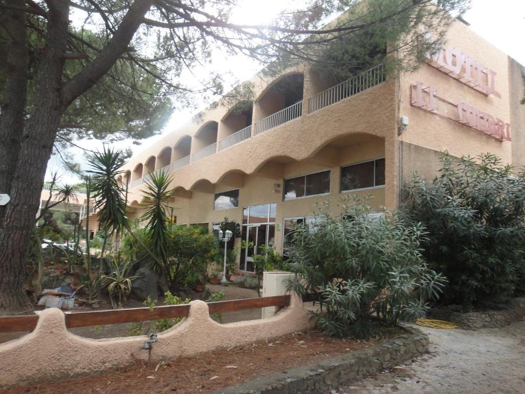Hotel Le Colibri Лучиана Екстериор снимка