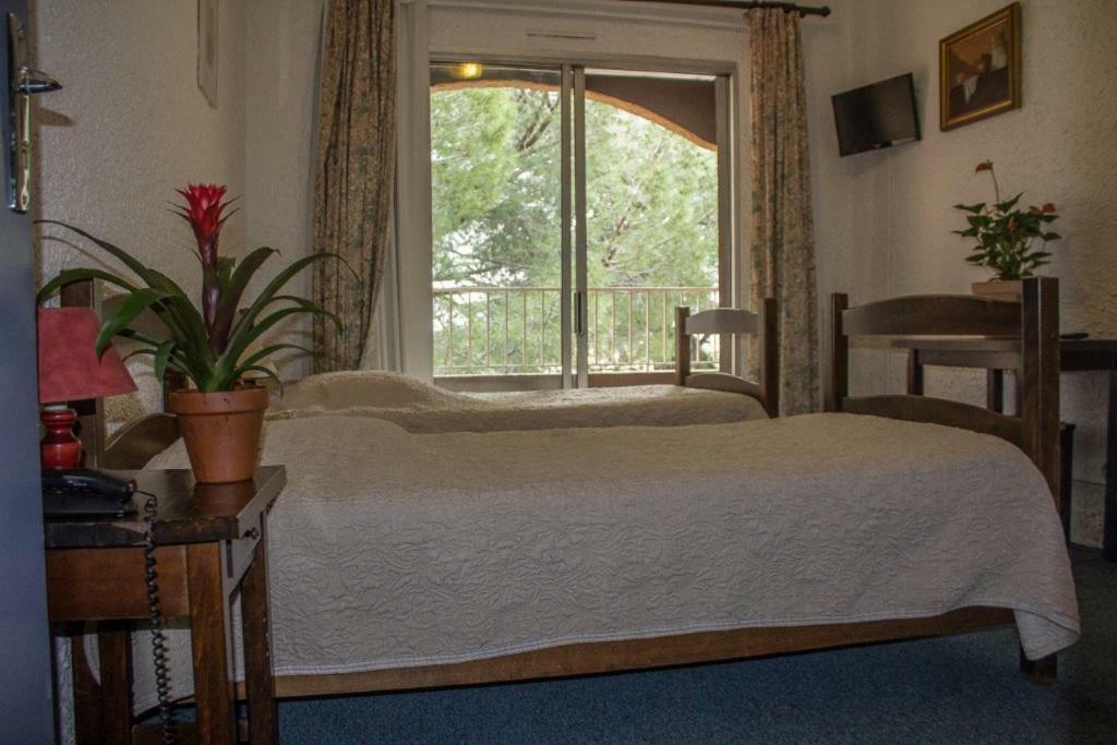Hotel Le Colibri Лучиана Екстериор снимка